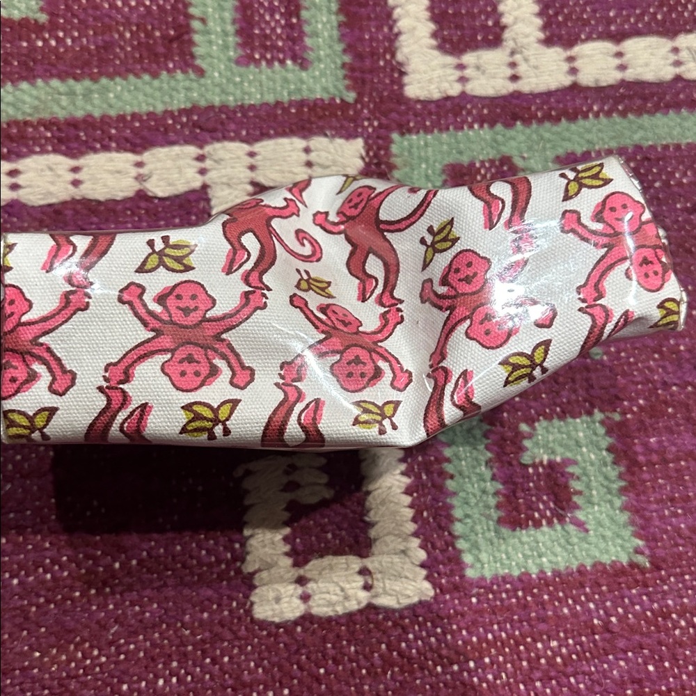 Roller Rabbit zippered pouch - Picture 3 of 3